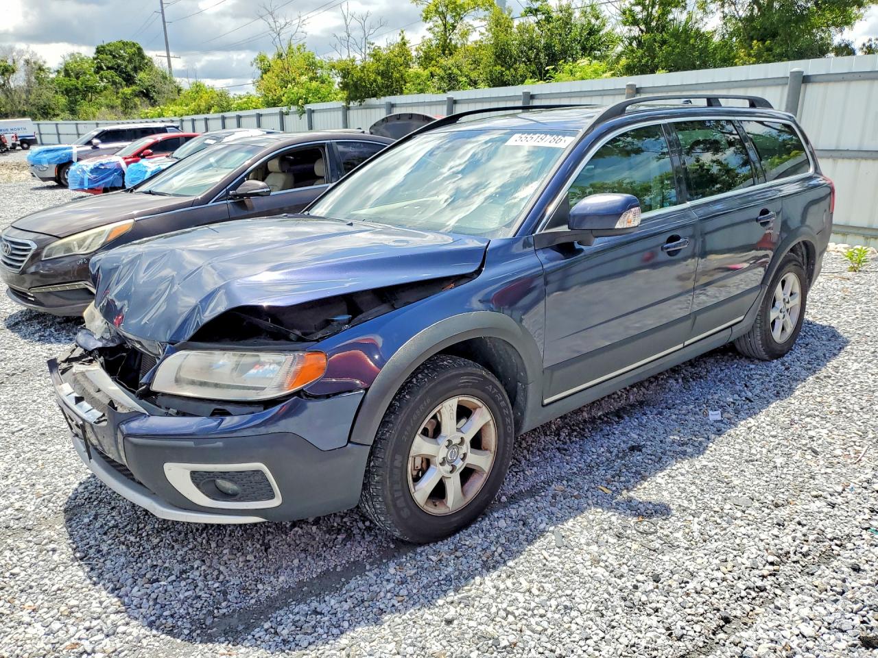 Salvage Volvo XC70 Image
