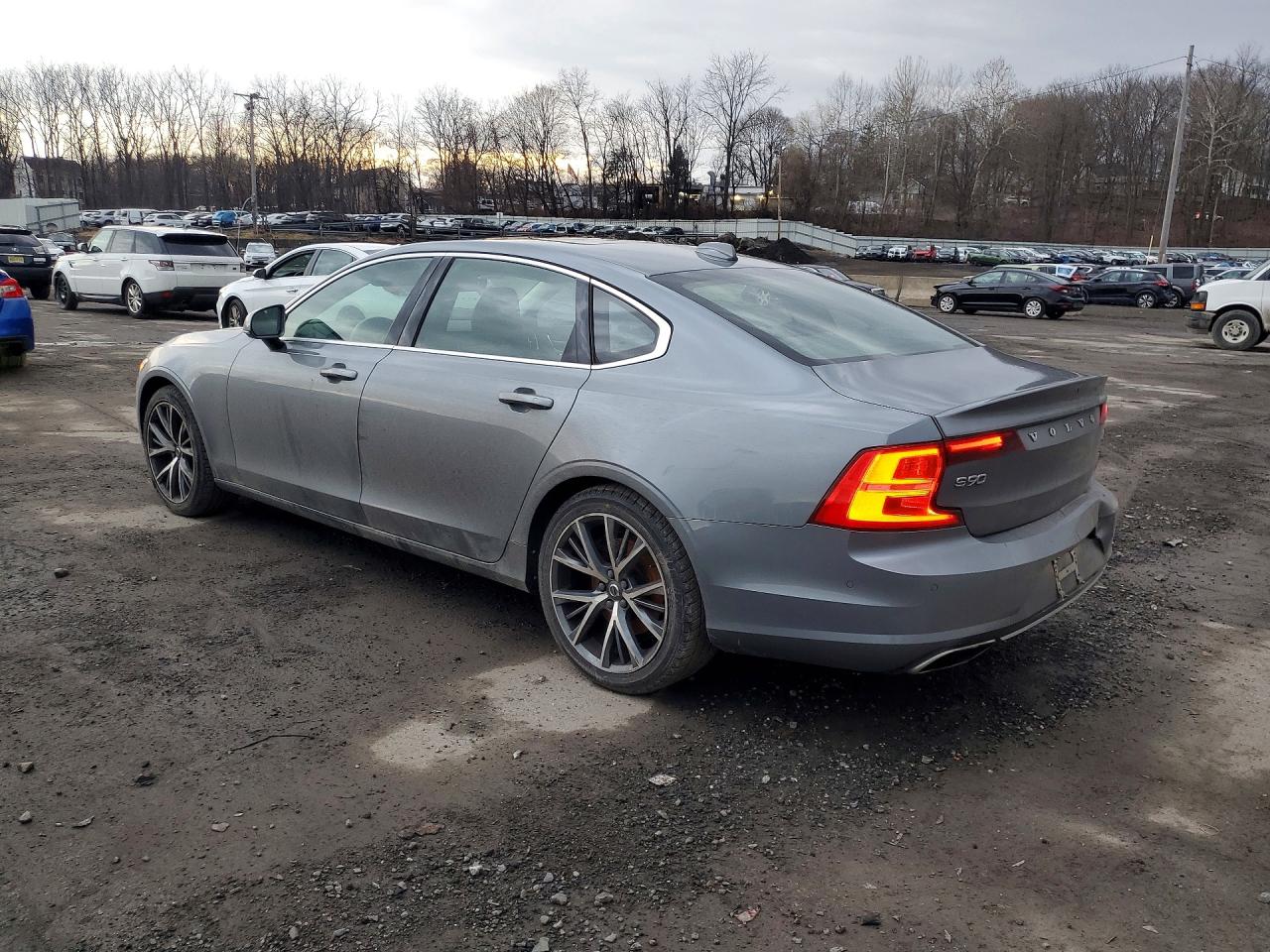 Volvo S90 T6 Momentum