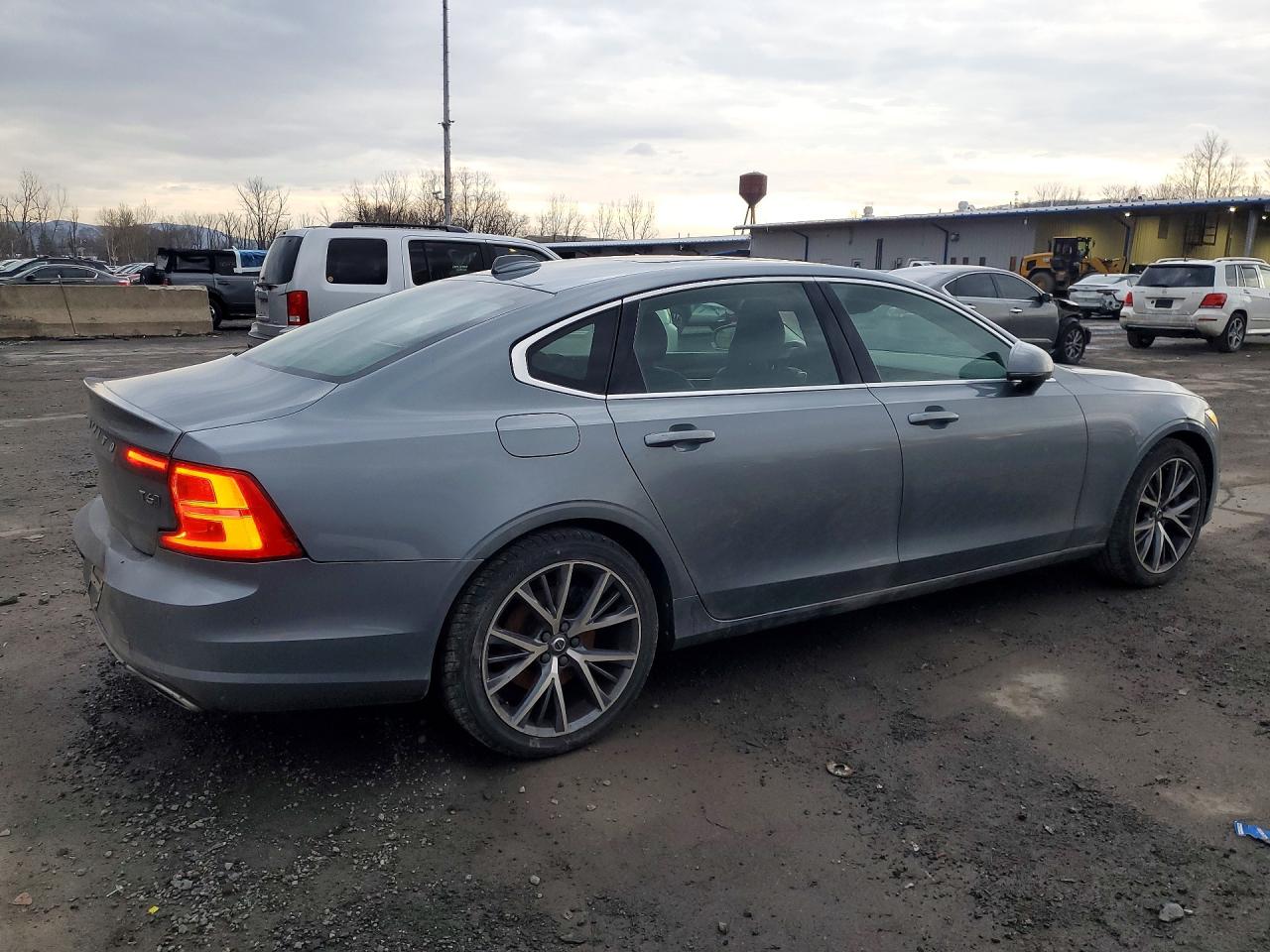 Volvo S90 T6 Momentum