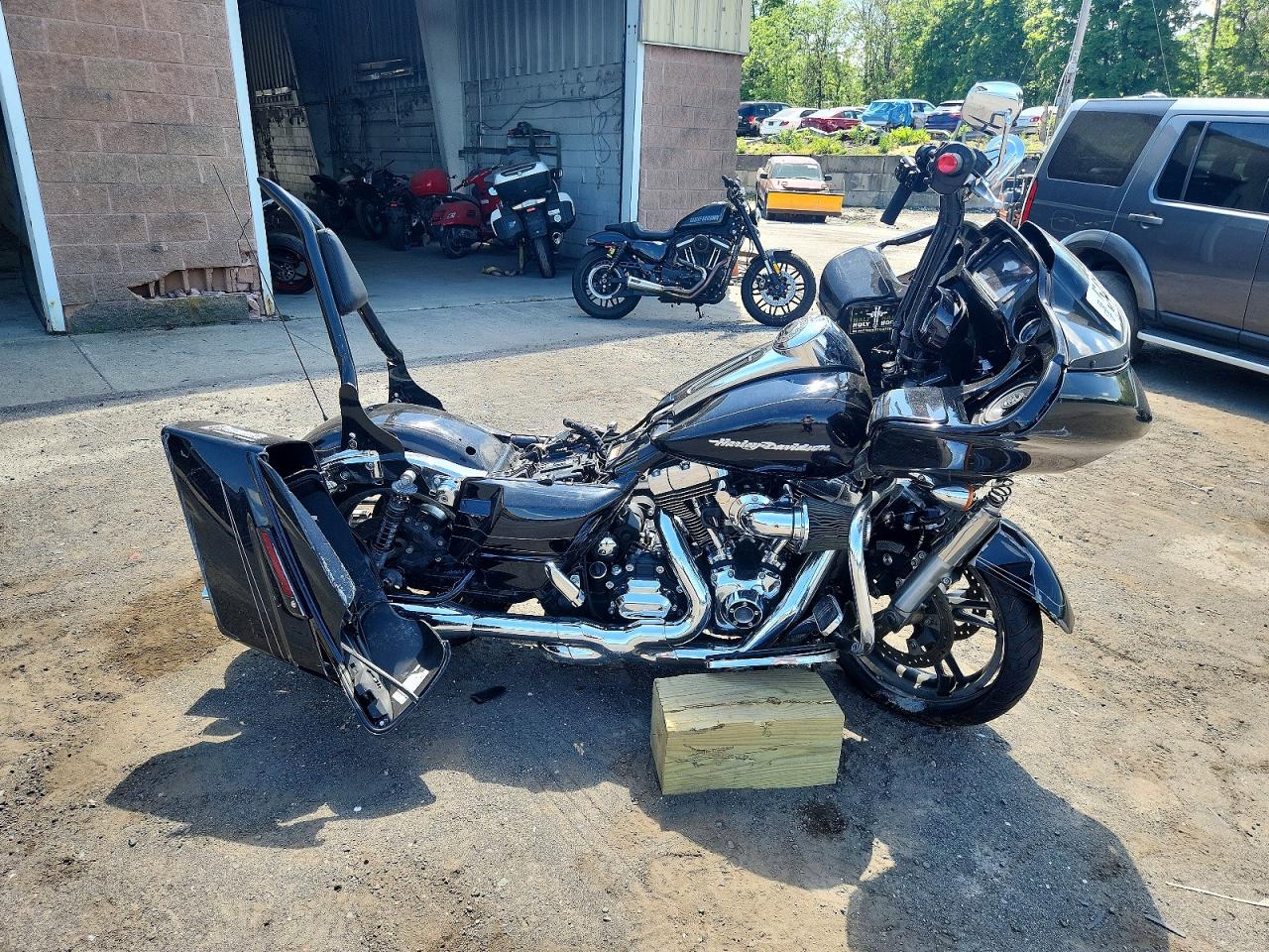 Salvage Harley-Davidson Fl Image