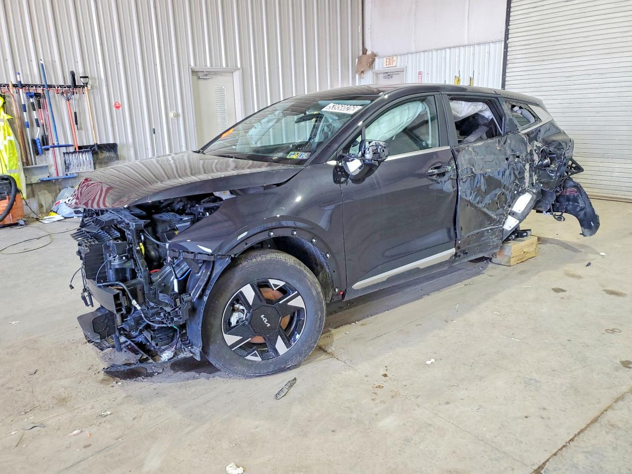 Salvage Kia Sportage Image