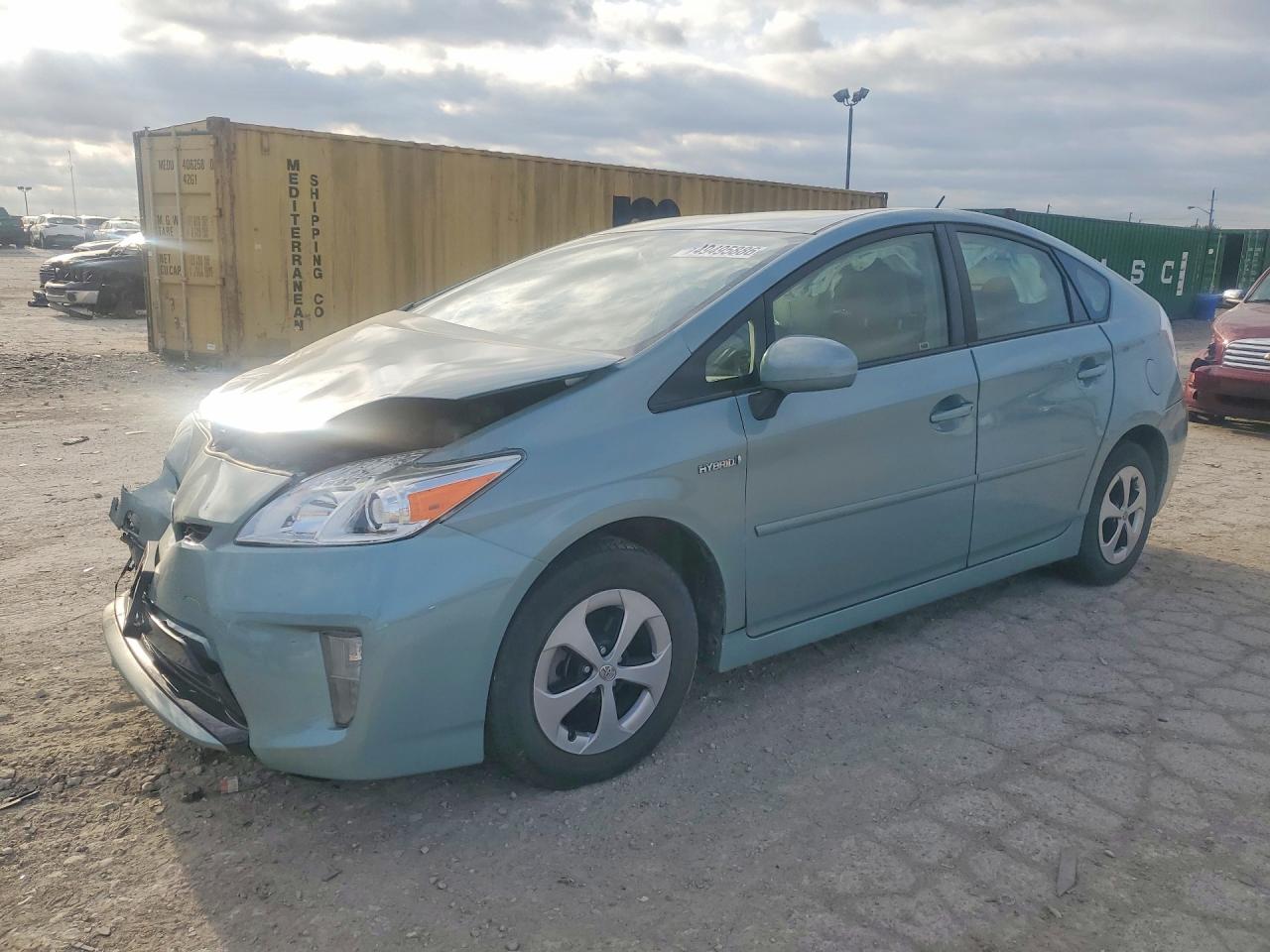 Salvage Toyota Prius Image