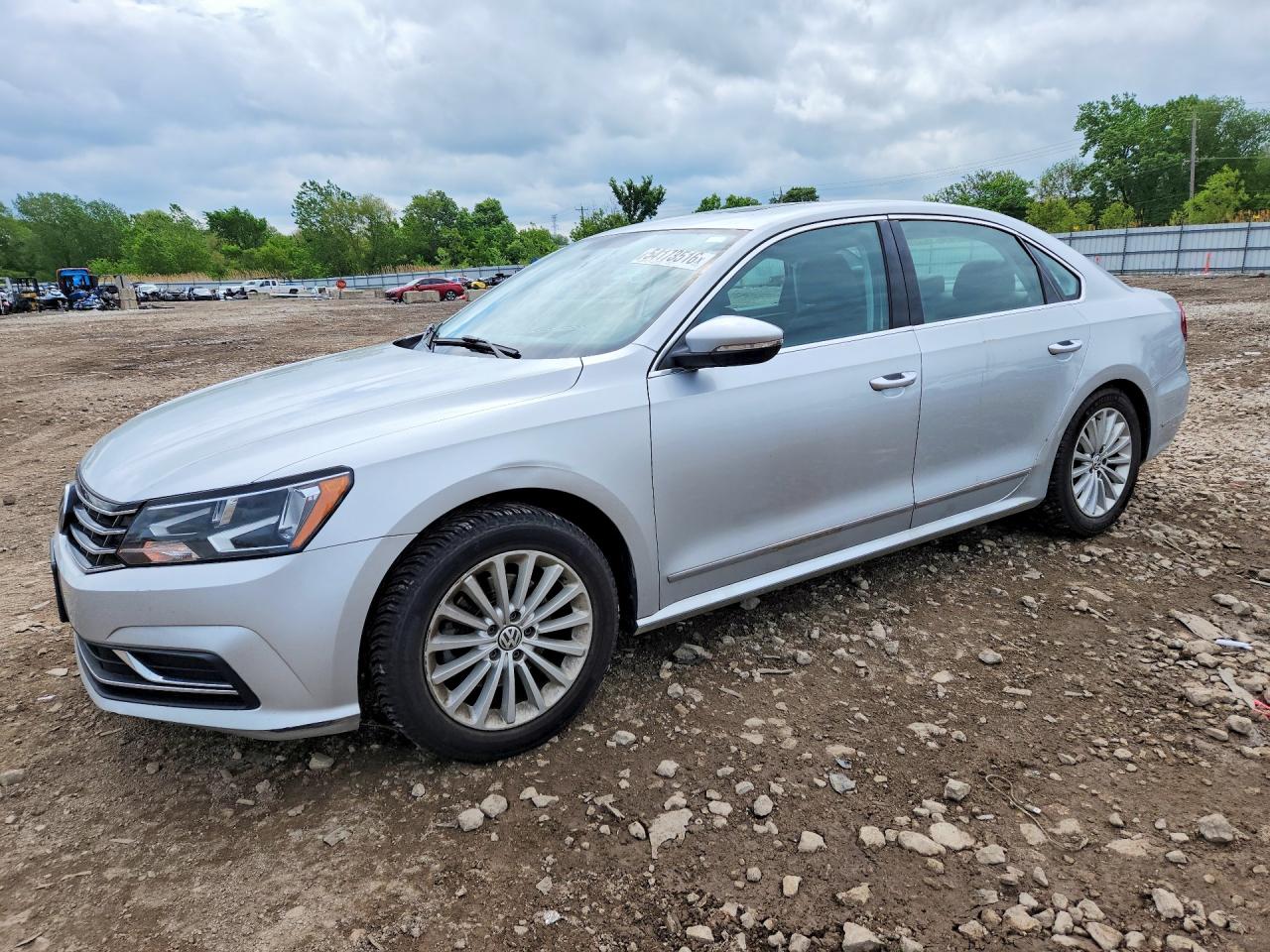 Salvage Volkswagen Passat Image