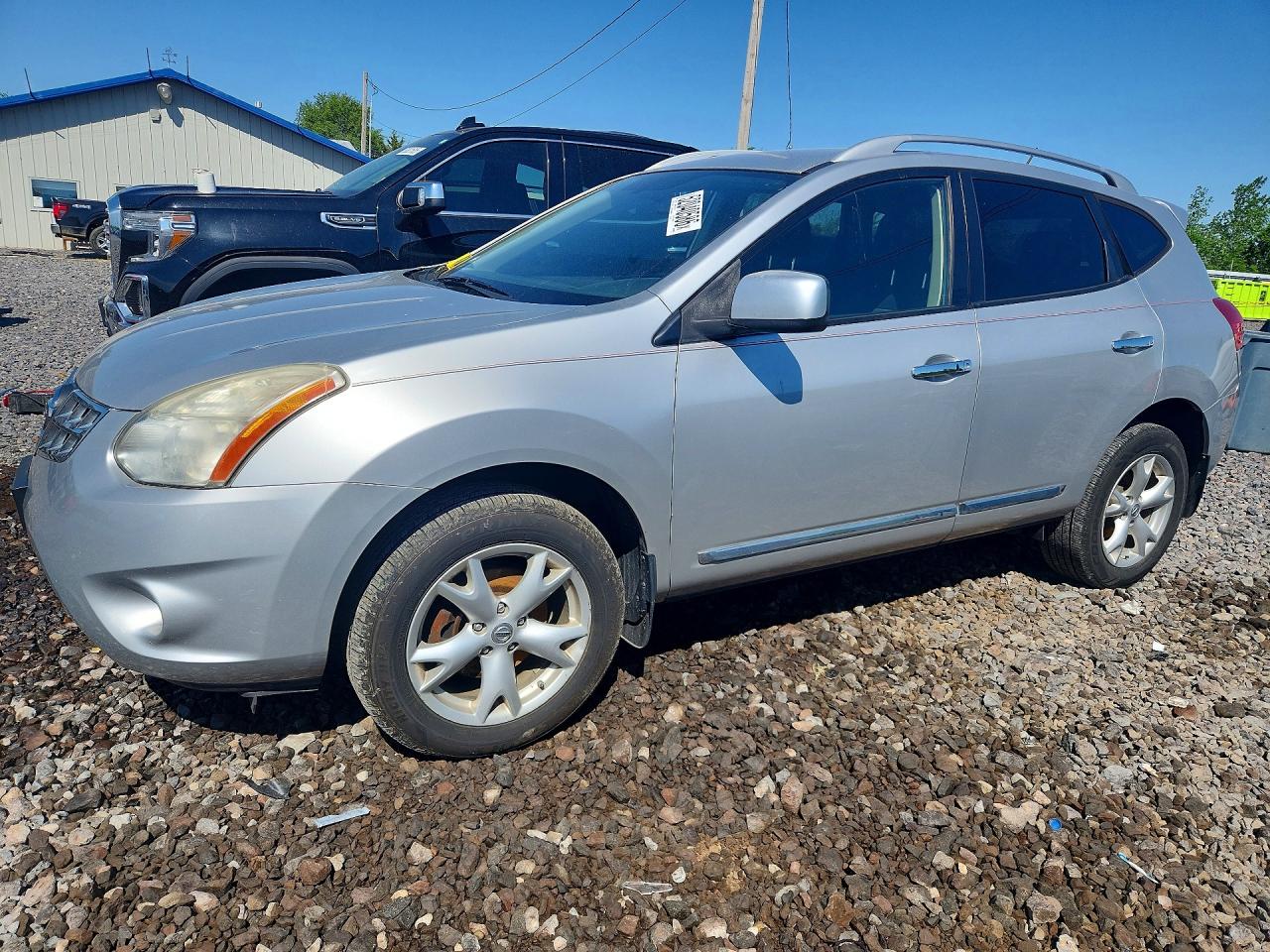 Salvage Nissan Rogue Image