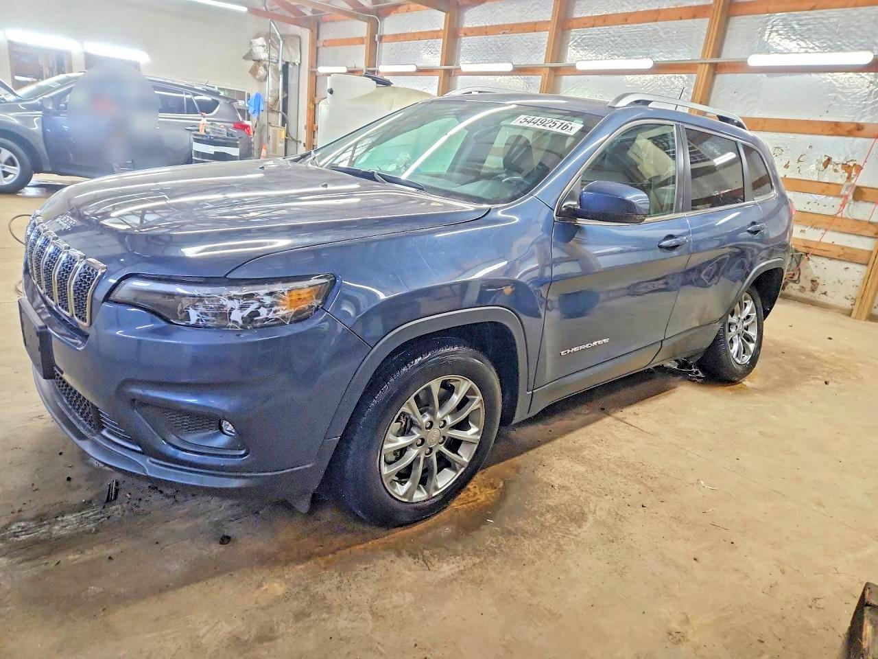 Salvage Jeep Cherokee Image