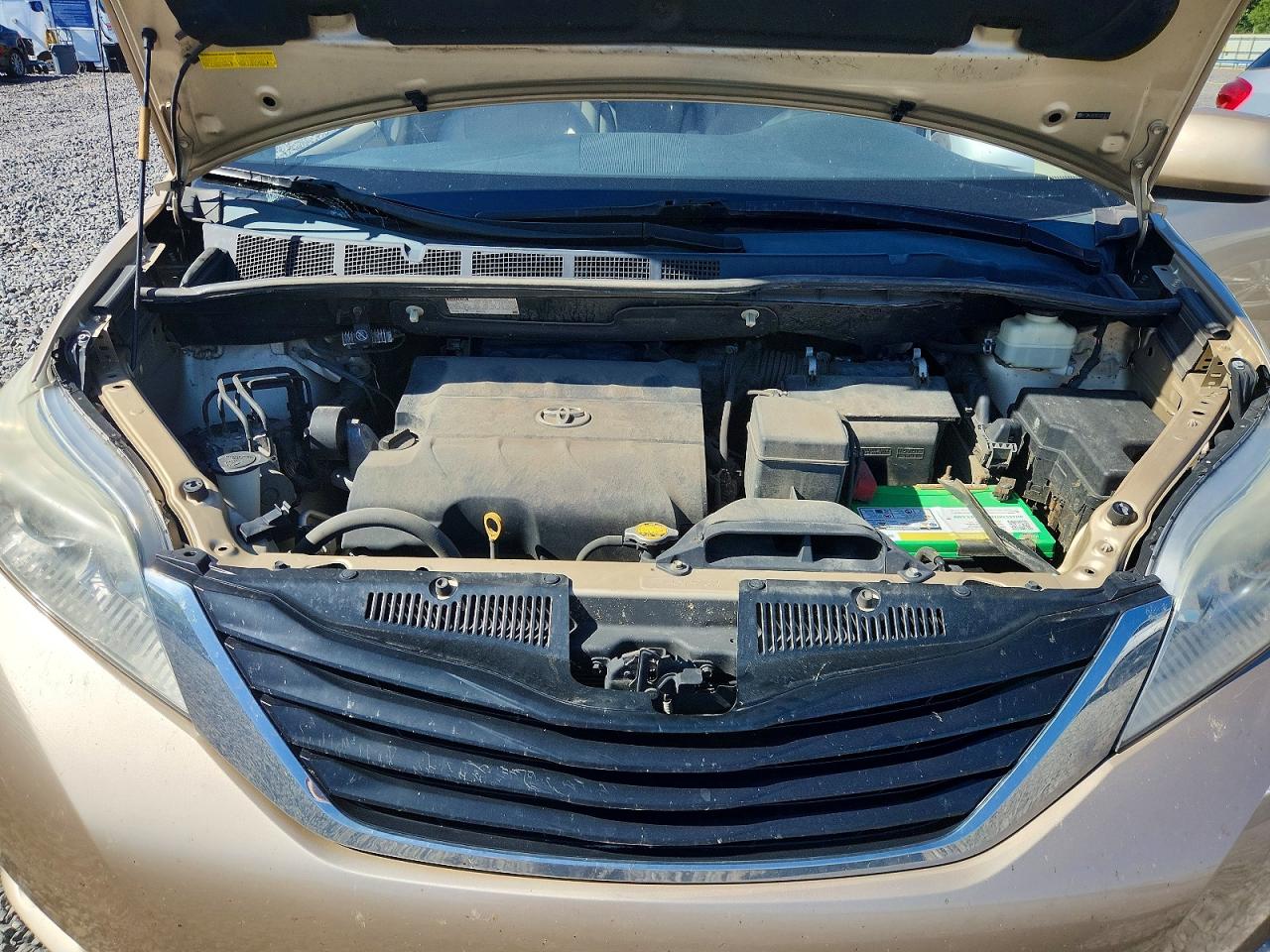 Toyota Sienna Le