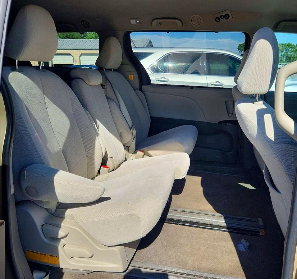 Toyota Sienna Le