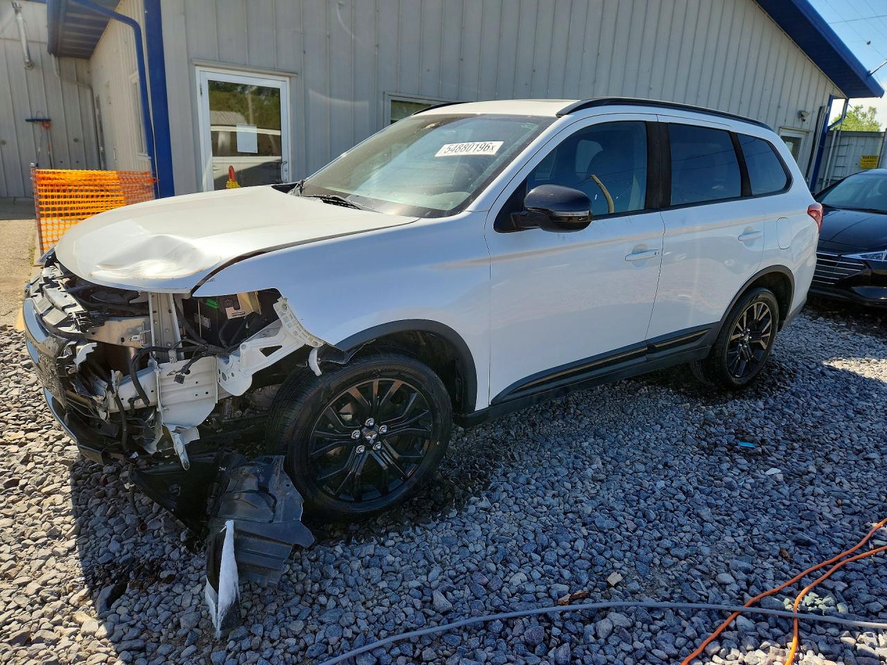 Salvage Mitsubishi Outlander Image