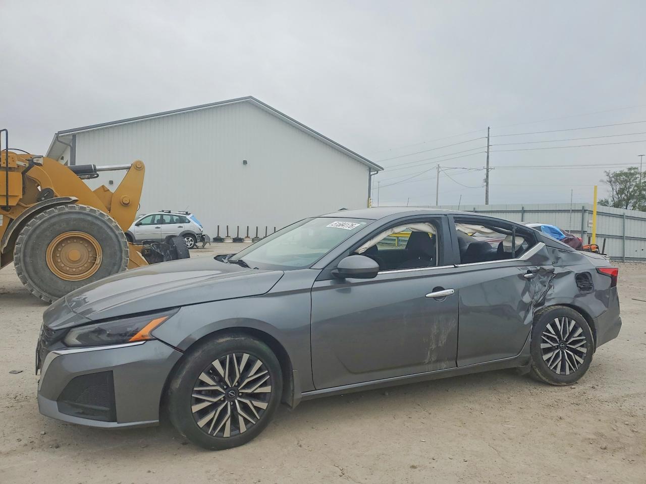 Salvage Nissan Altima Image