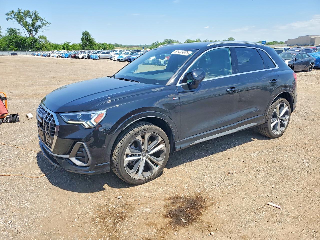 Salvage Audi Q3 Image