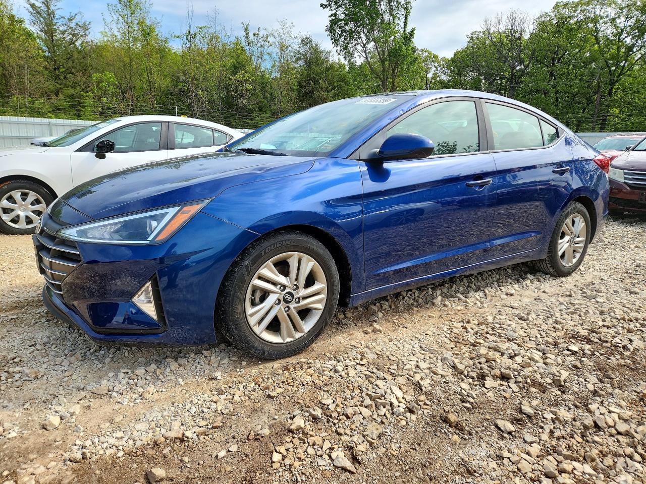 Salvage Hyundai ELANTRA Image