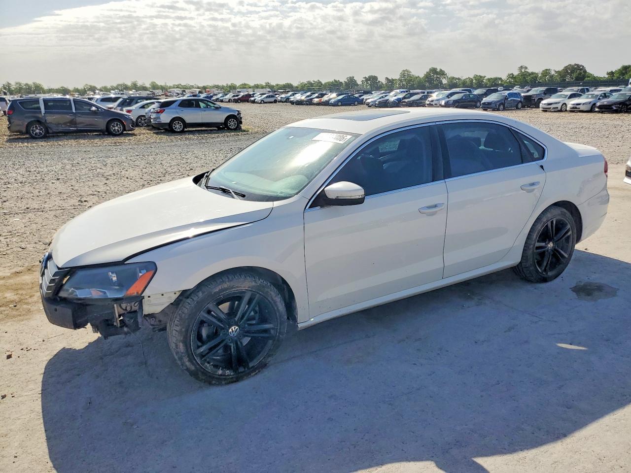 Salvage Volkswagen Passat Image