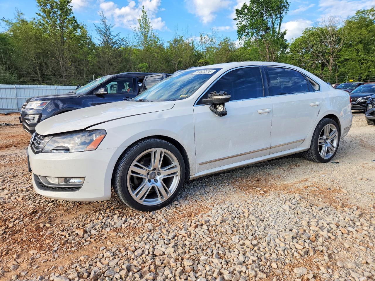 Salvage Volkswagen Passat Image