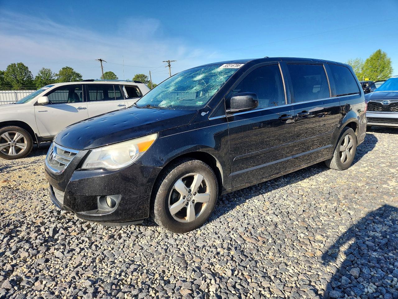 Salvage Volkswagen Routan Image