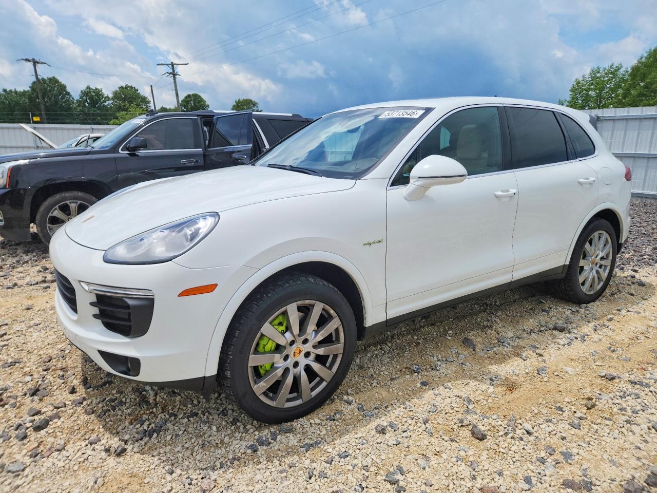 Salvage Porsche Cayenne Image