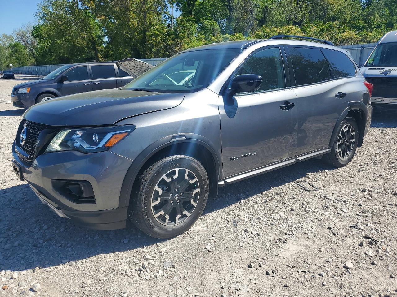 Salvage Nissan Pathfinder Image