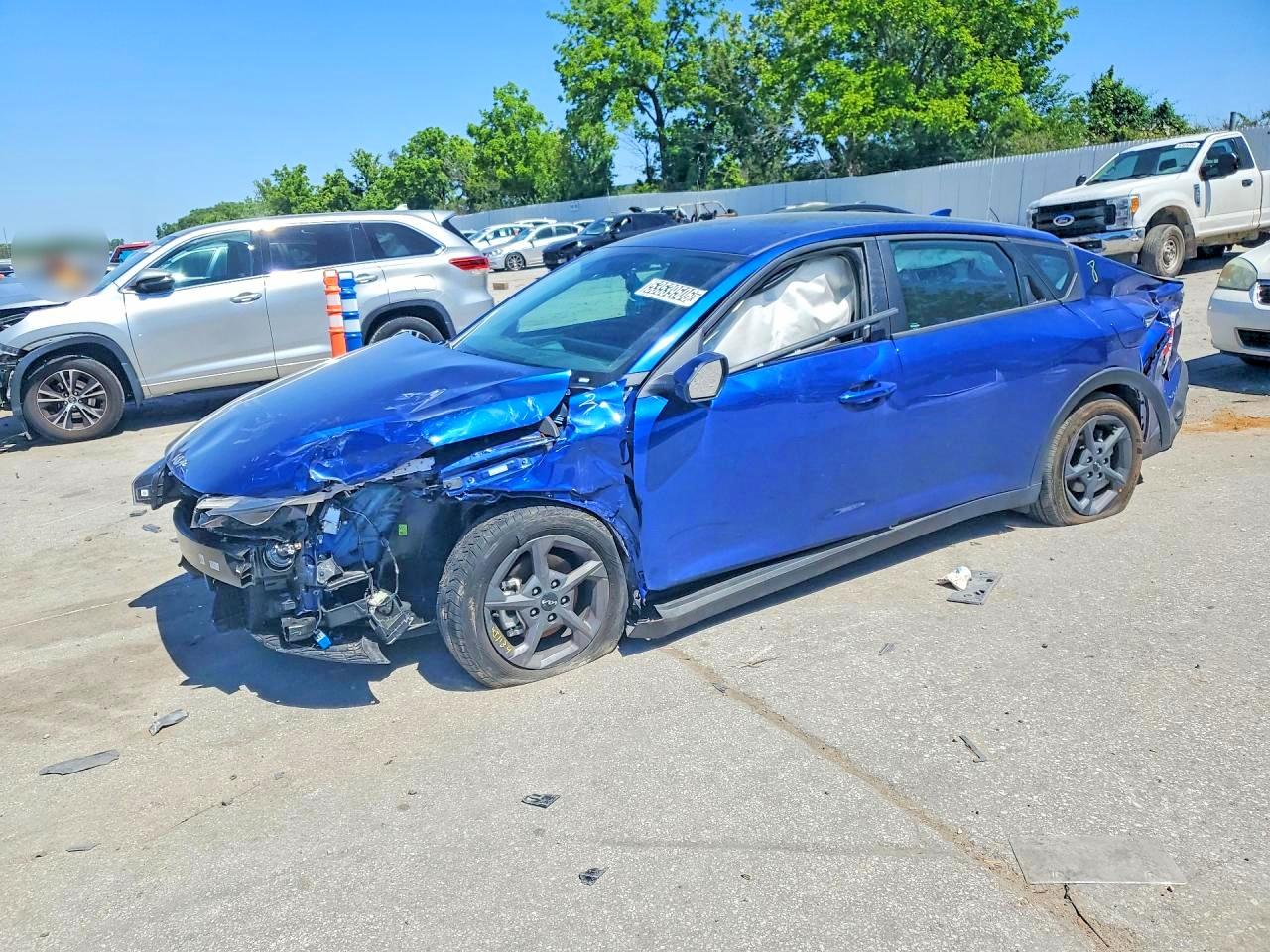 Salvage Kia K4 Image