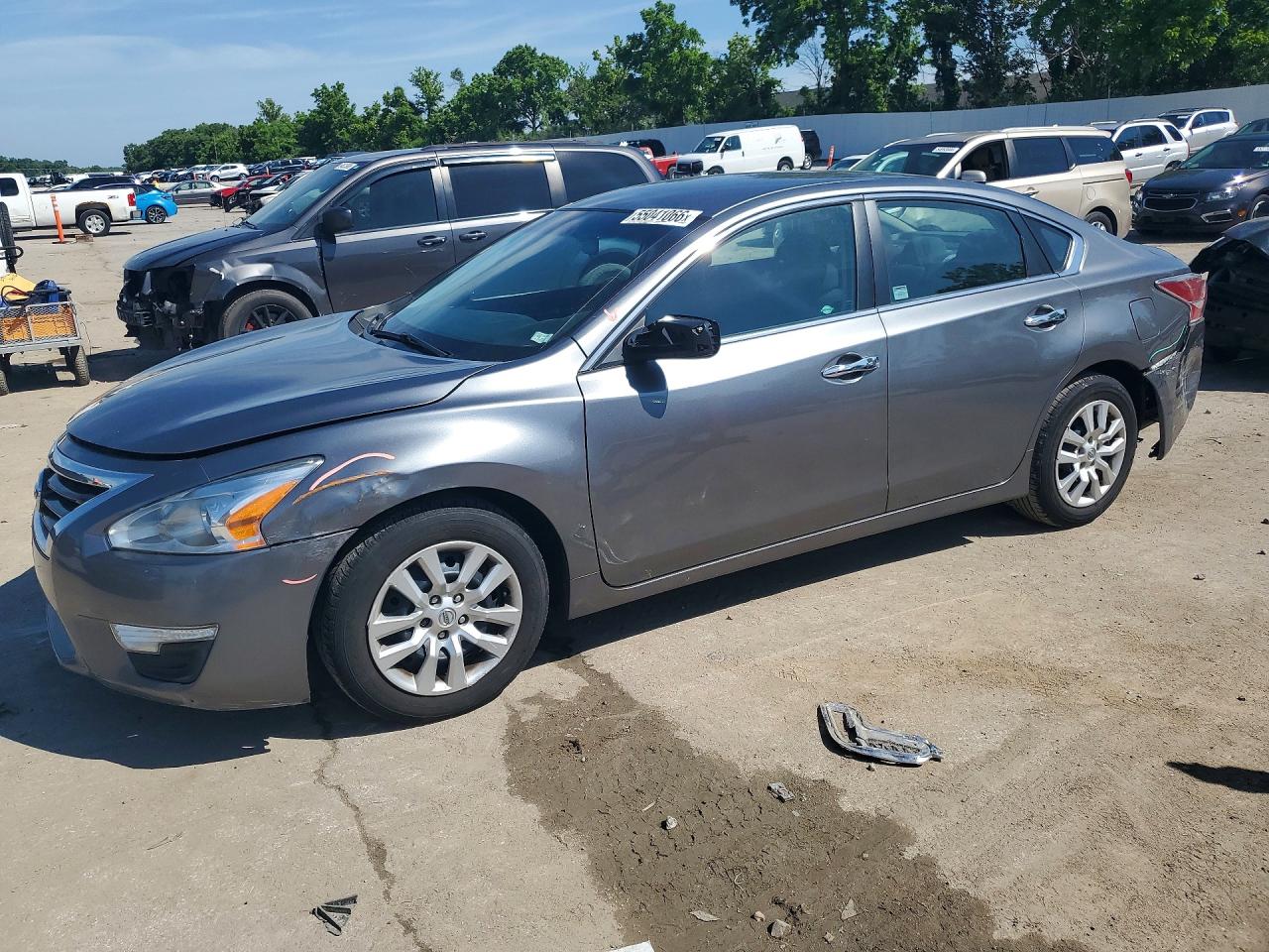 Salvage Nissan Altima Image