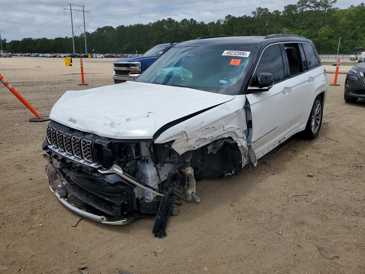 Salvage Jeep Cherokee Image