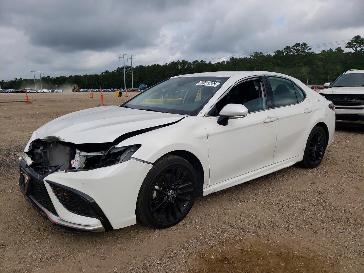 Salvage Toyota Camry Image
