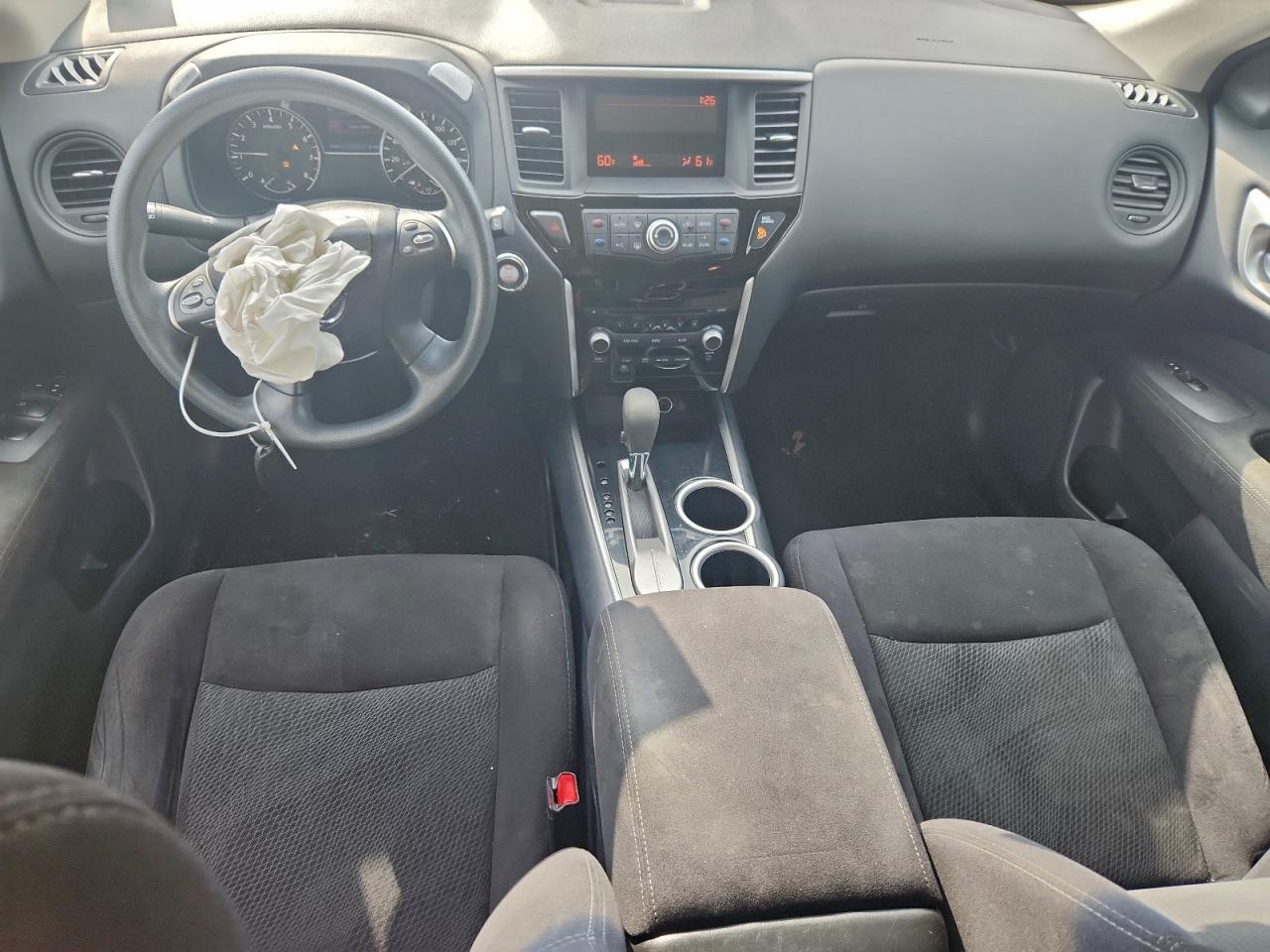 Nissan Pathfinder S