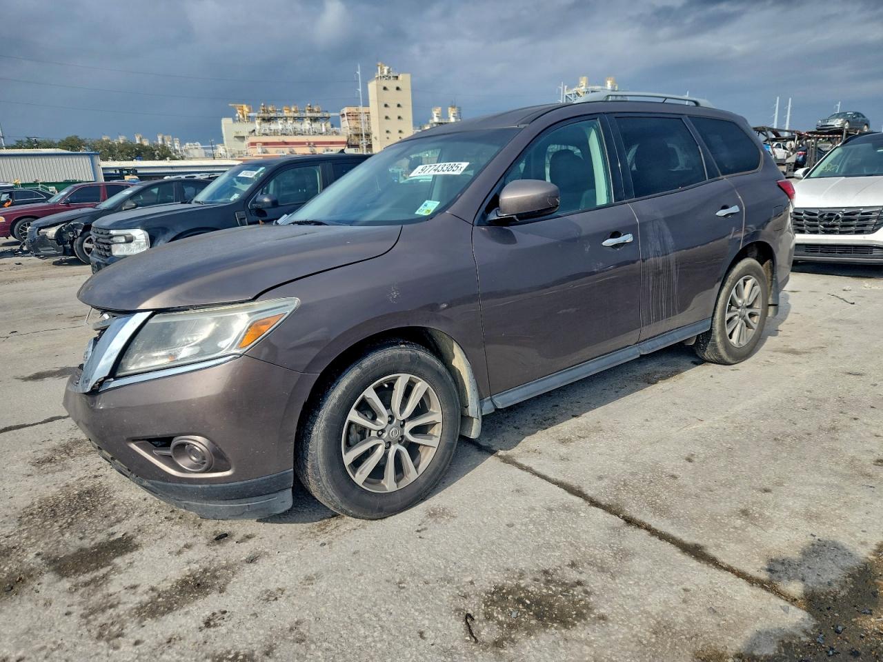 Salvage Nissan Pathfinder Image