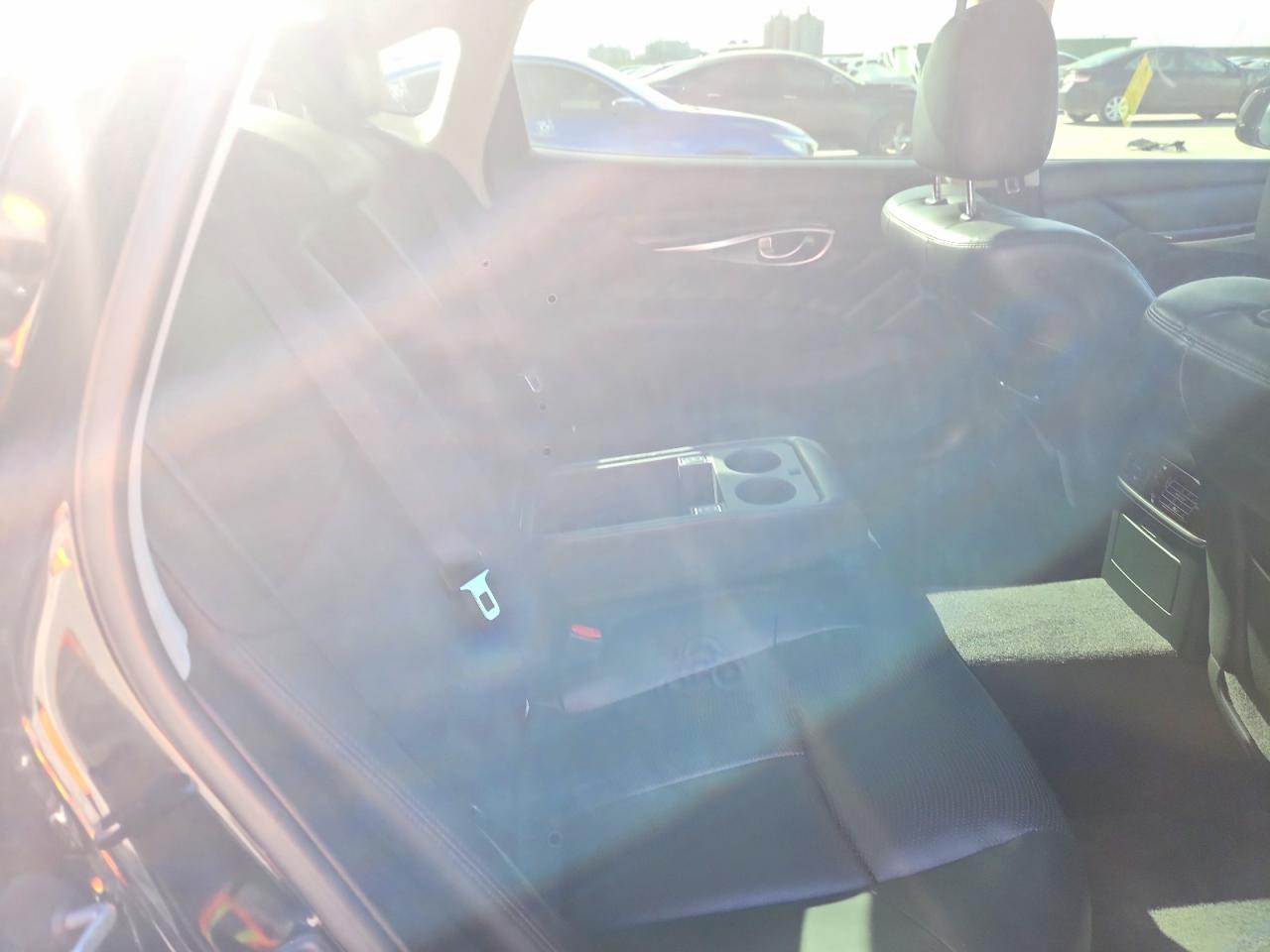 INFINITI Q70 3.7