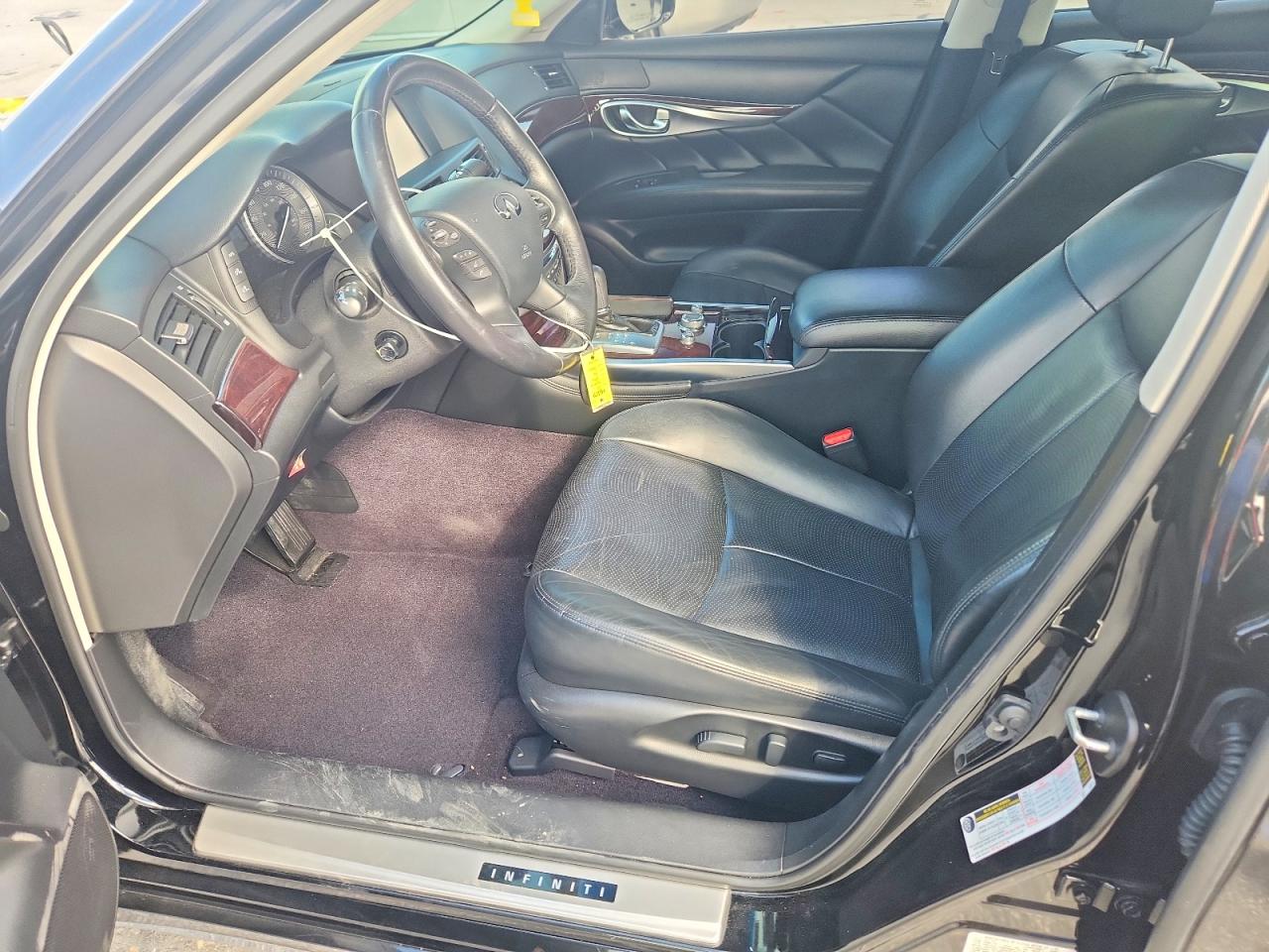 INFINITI Q70 3.7