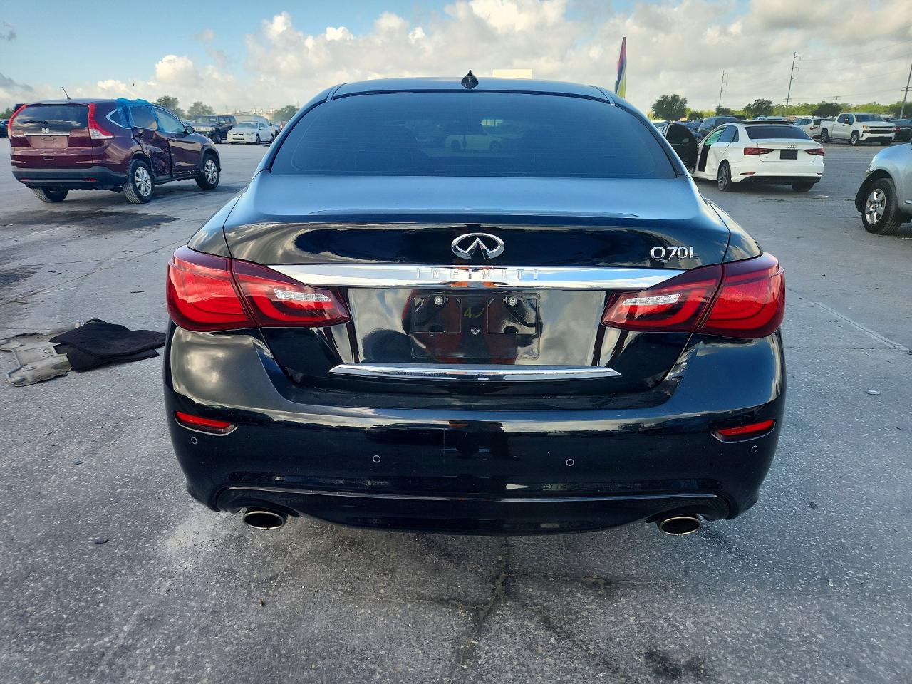 INFINITI Q70 3.7