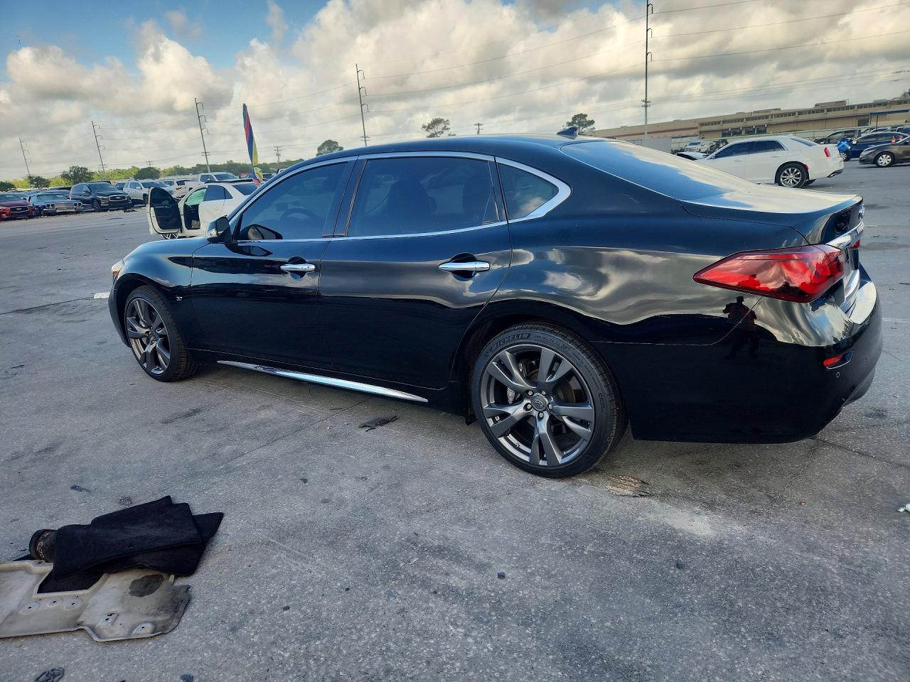INFINITI Q70 3.7