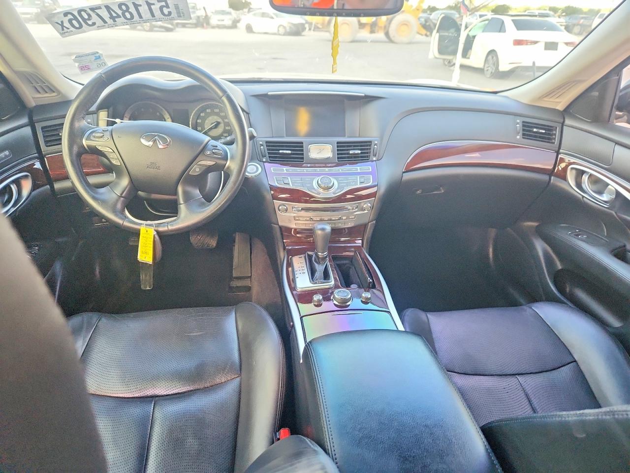 INFINITI Q70 3.7