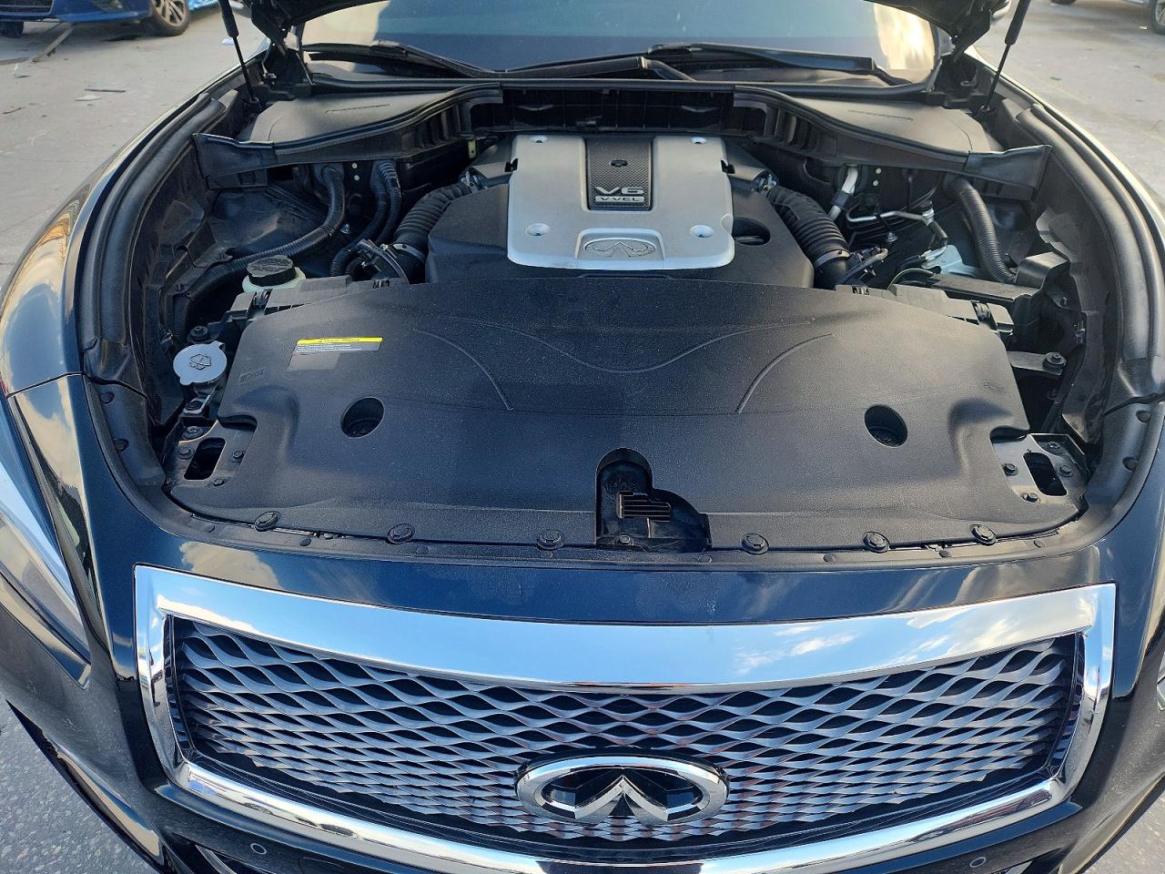 INFINITI Q70 3.7