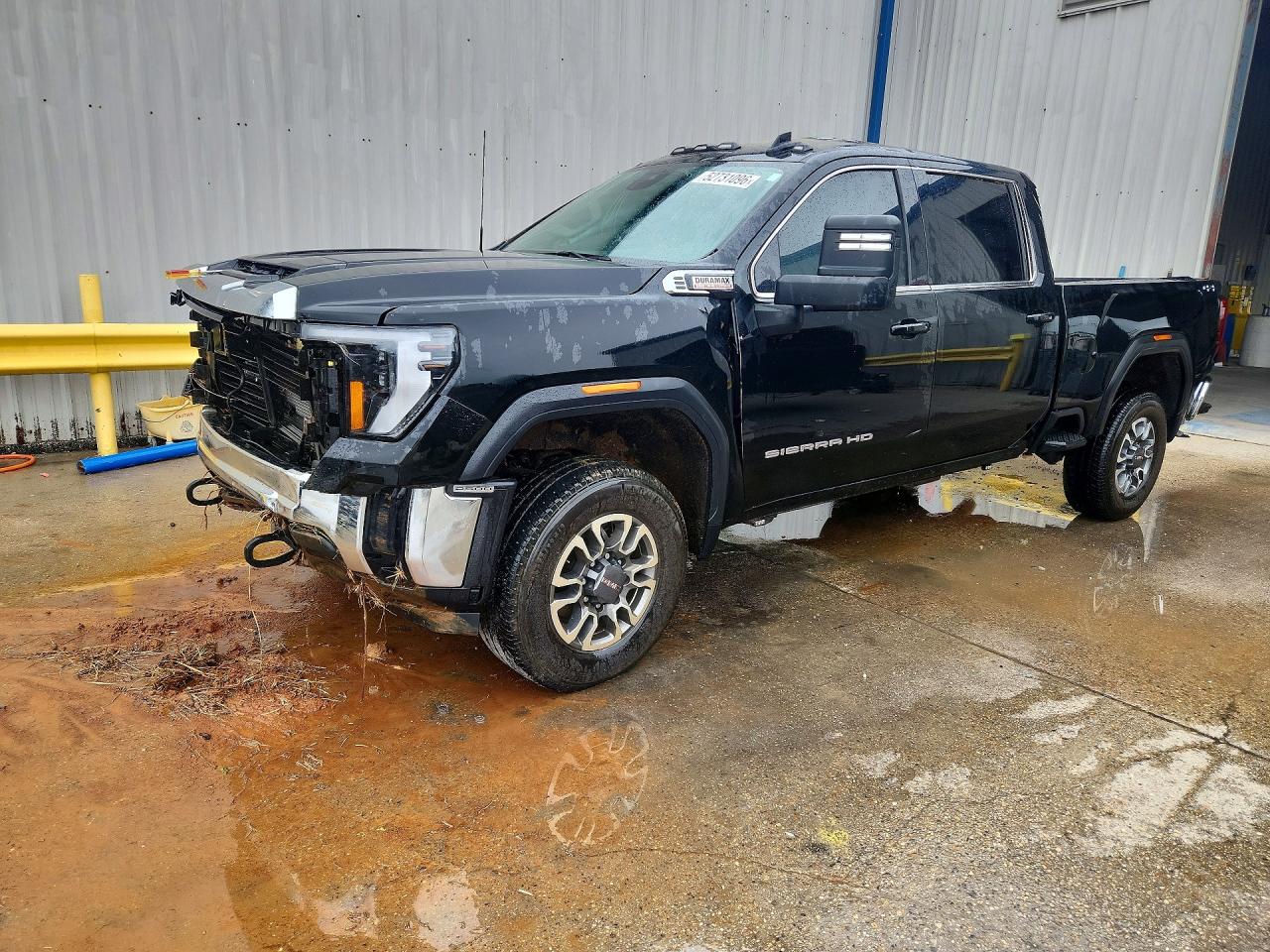 Salvage GMC Sierra Image