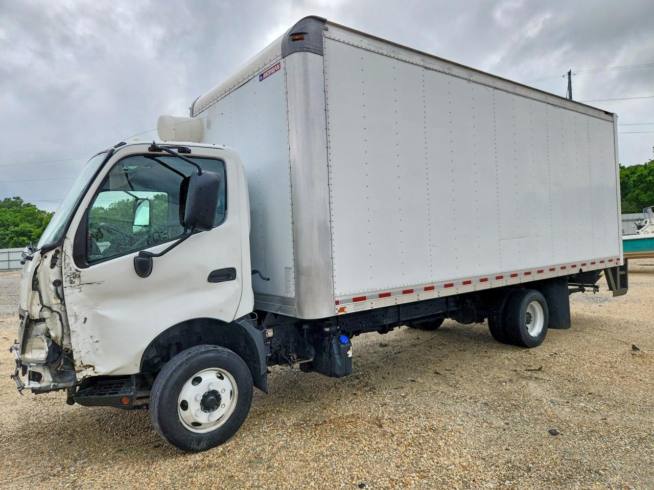 Salvage Hino 155 Image