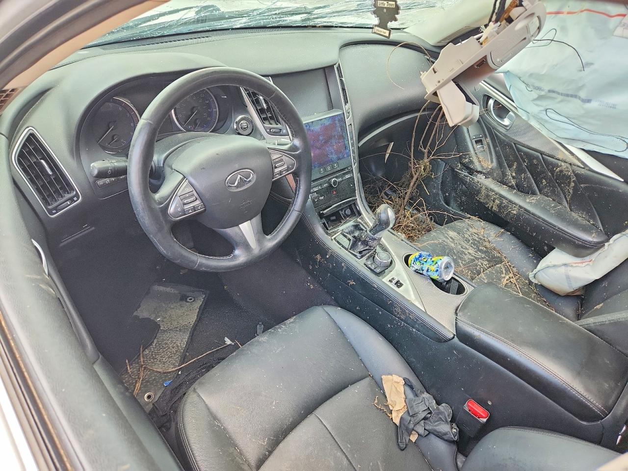 INFINITI Q50 Premium