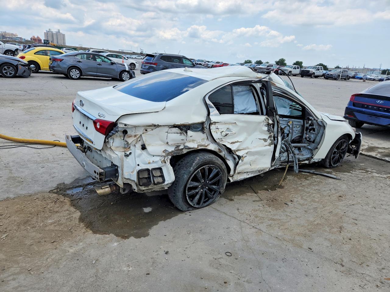INFINITI Q50 Premium