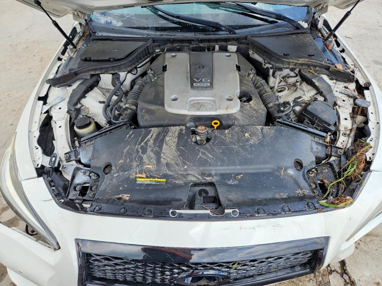 INFINITI Q50 Premium
