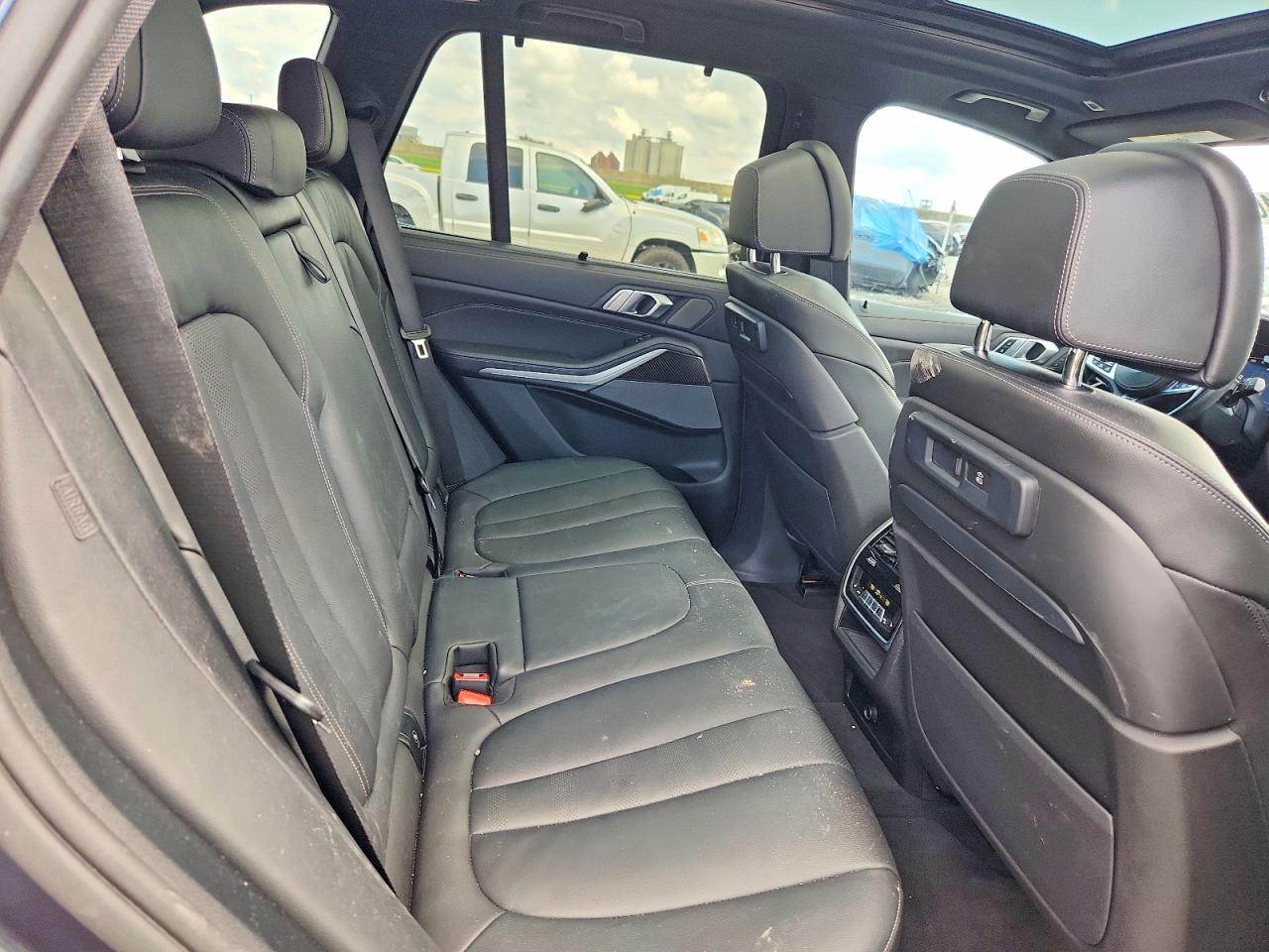 BMW X Series M50i