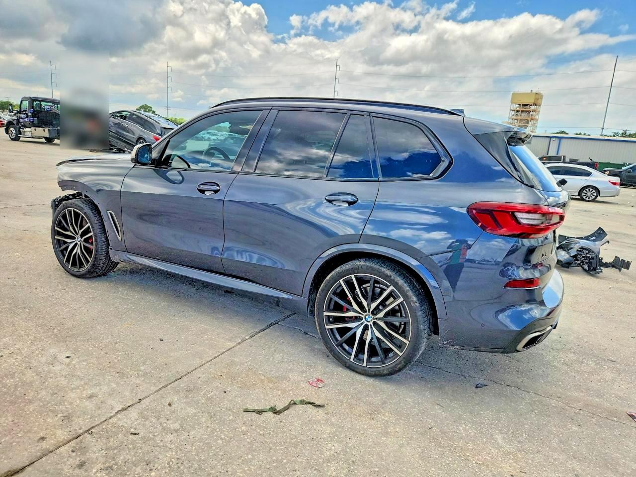 BMW X Series M50i
