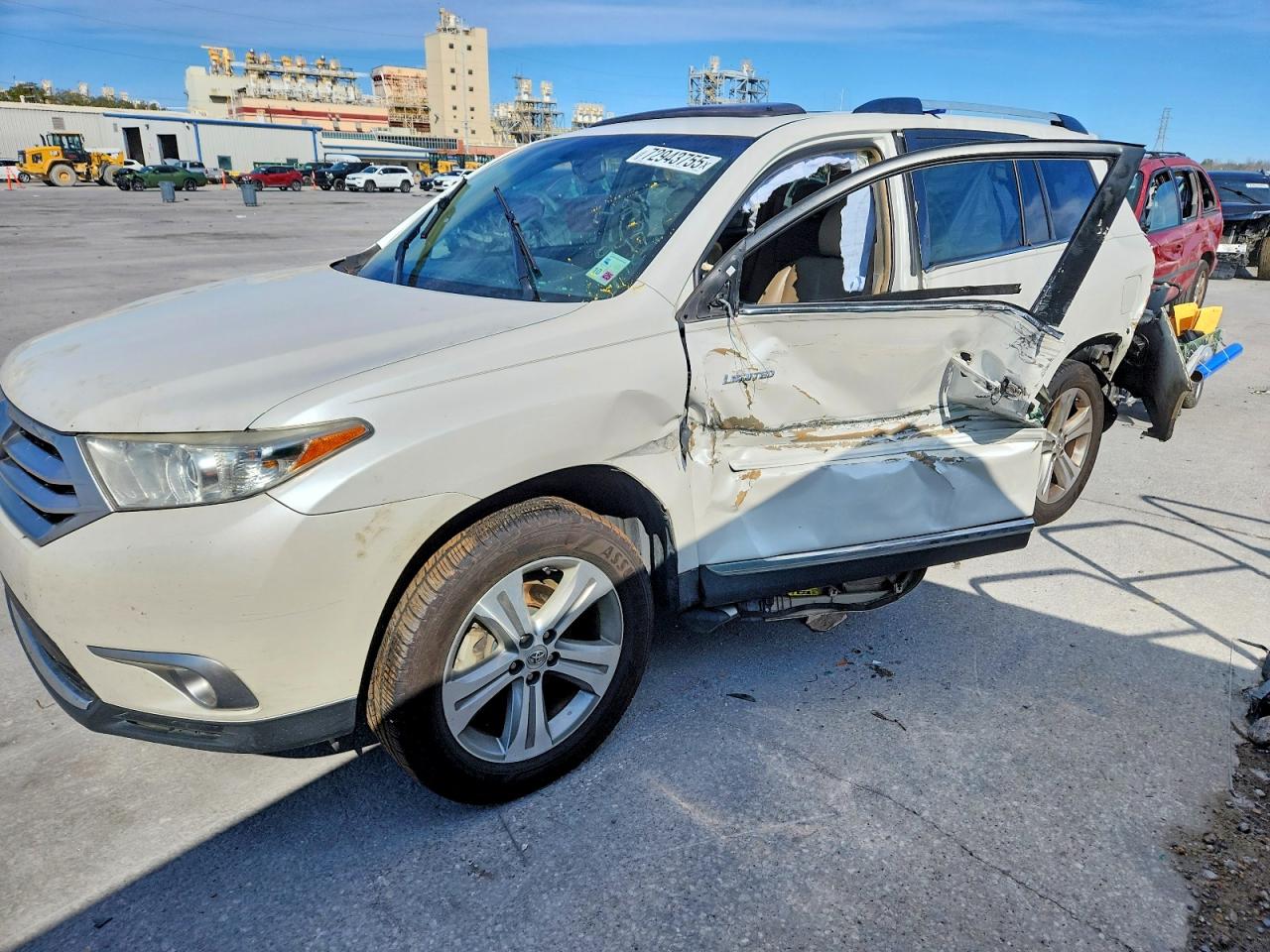 Salvage Toyota Highlander Image