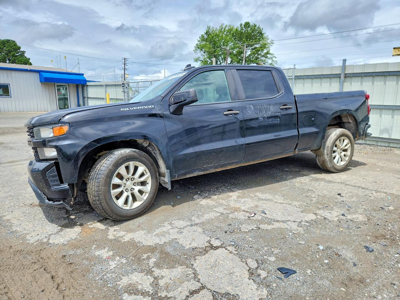 Salvage Chevrolet Silverado Image