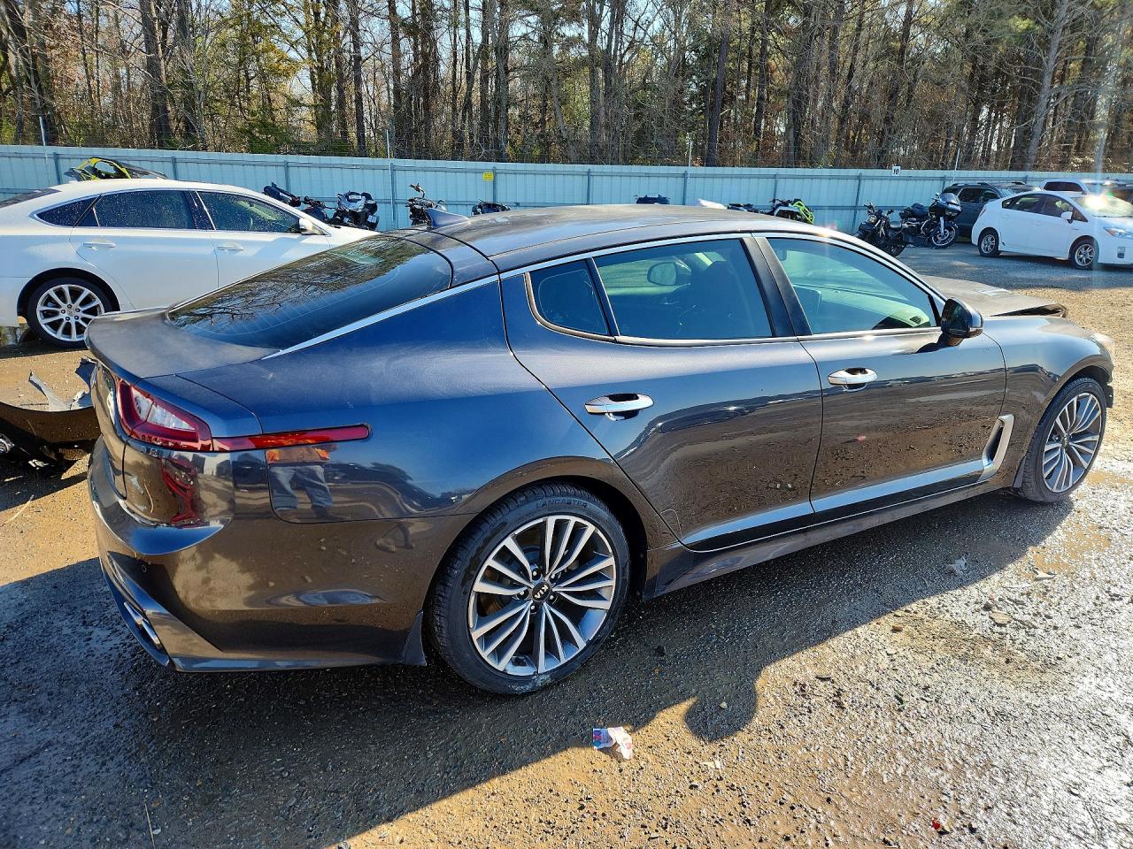 Kia Stinger Base