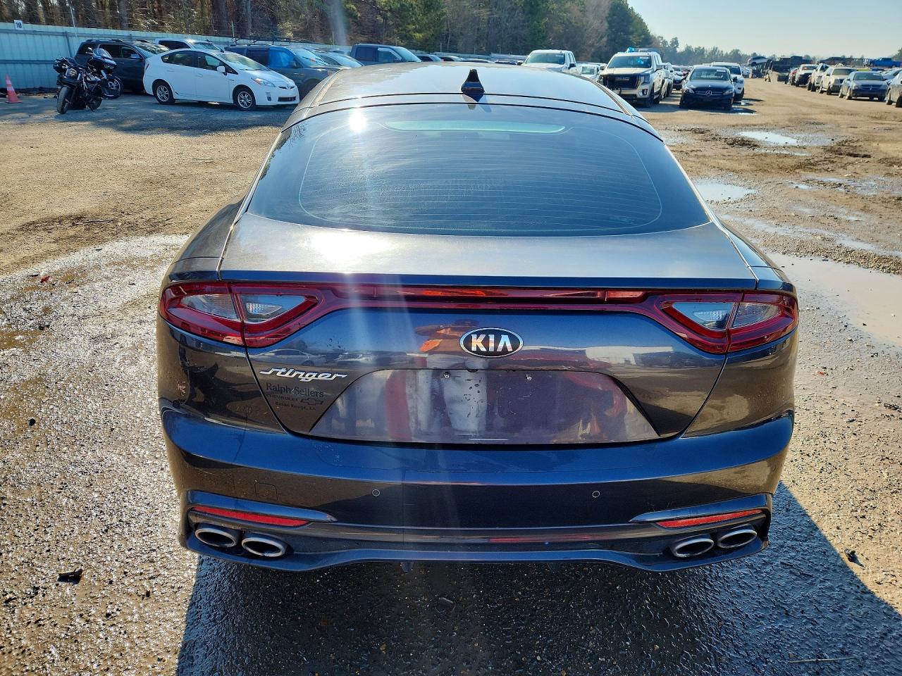 Kia Stinger Base