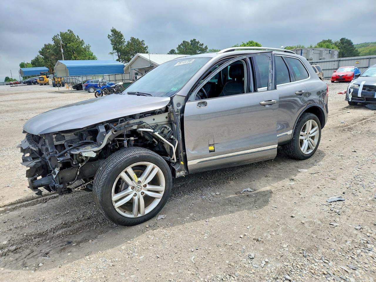 Salvage Volkswagen Touareg Image