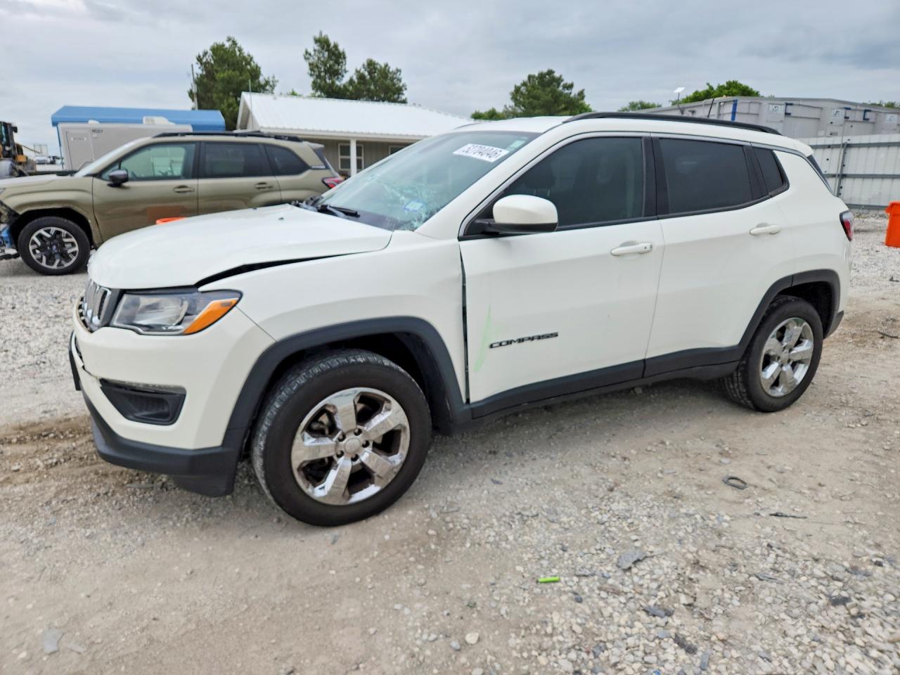Salvage Jeep Compass Image