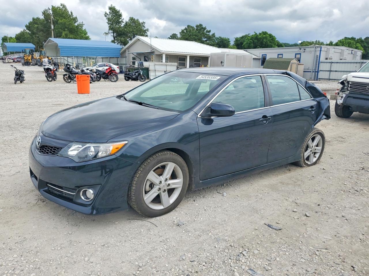 Salvage Toyota Camry Image