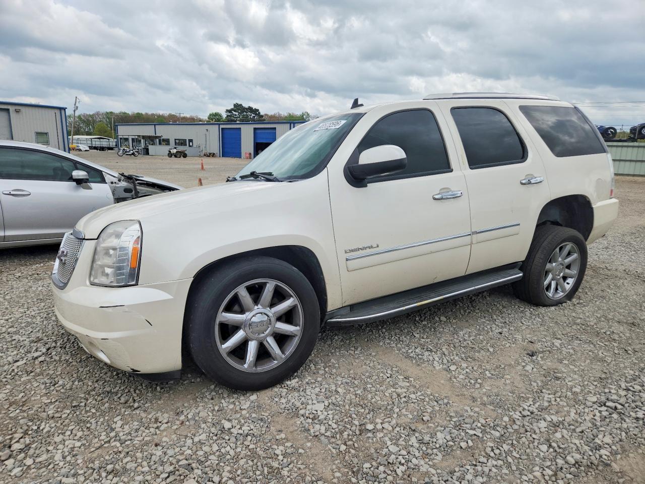 Salvage GMC Yukon Image