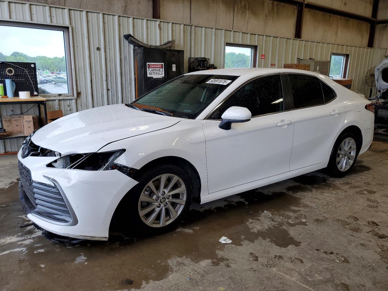 Salvage Toyota Camry Image