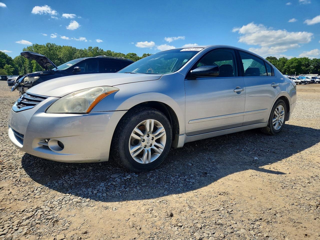 Salvage Nissan Altima Image
