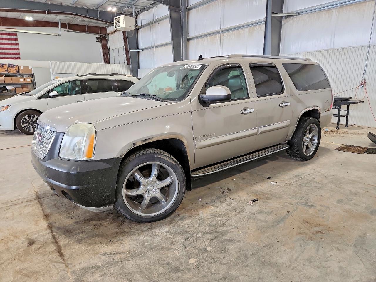 Salvage GMC Yukon Image